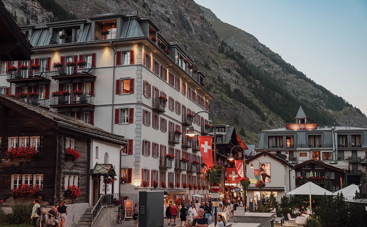 Dave Primov / Shutterstock