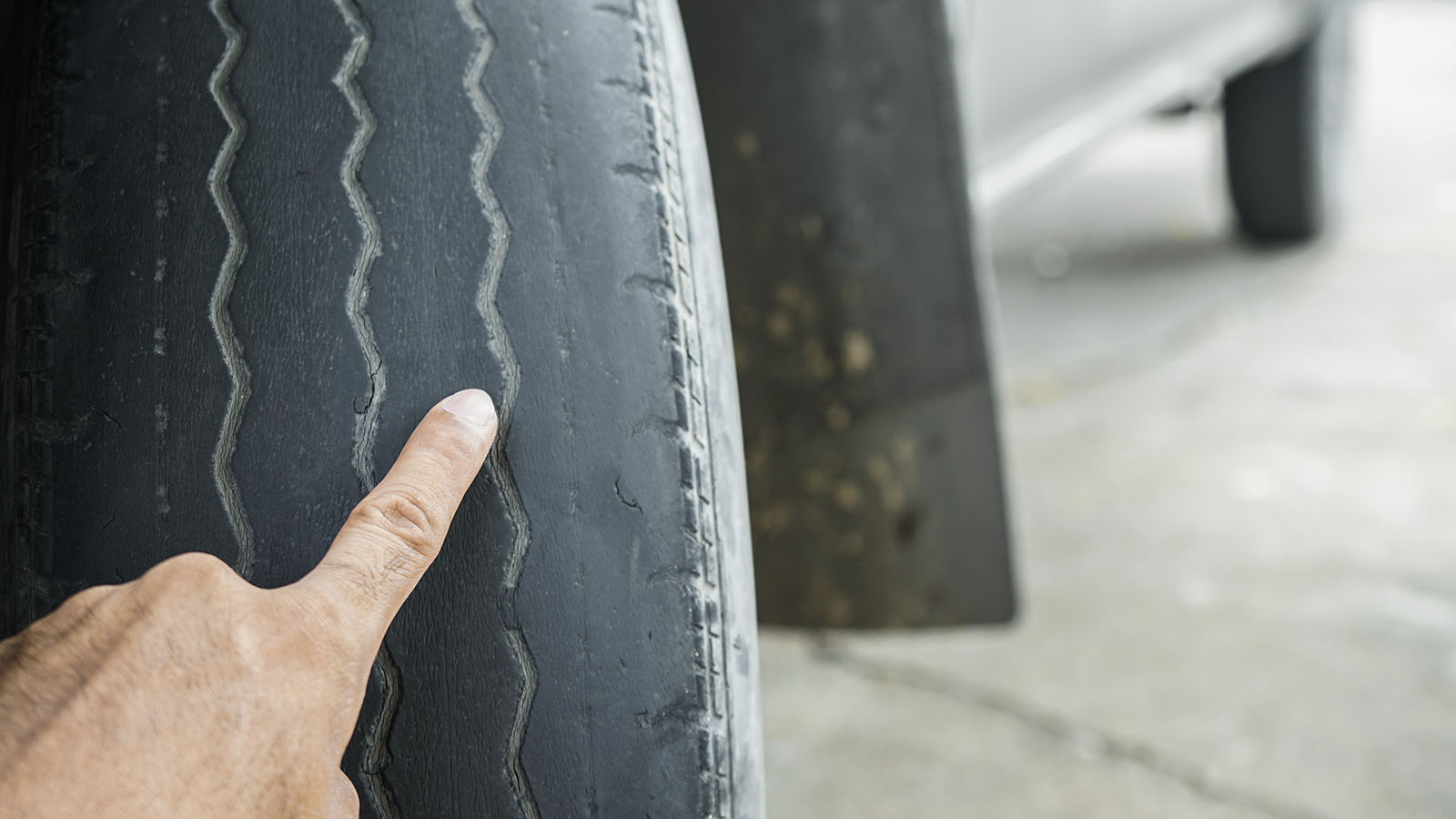 В России напомнили о штрафах за «лысую» резину