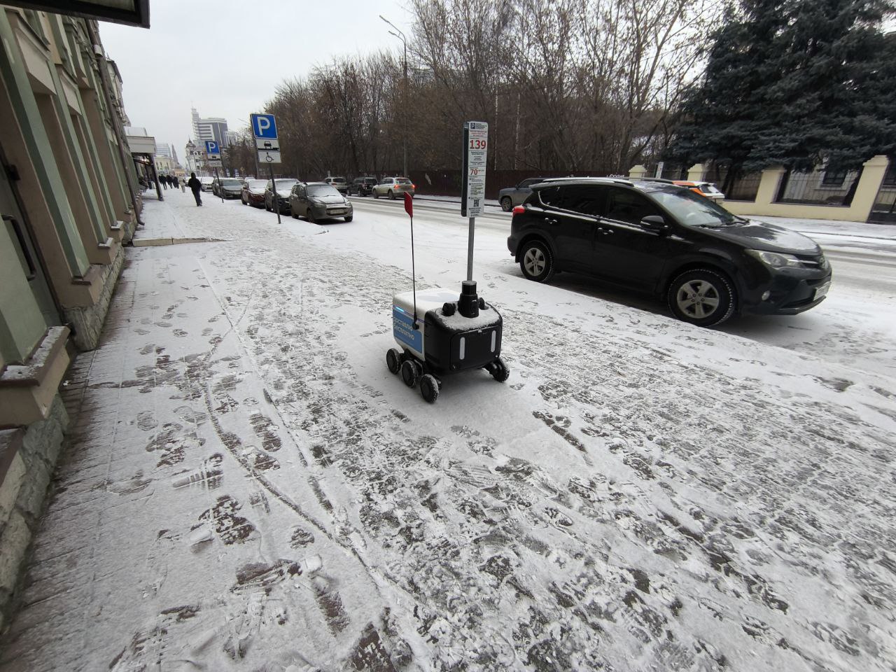 В Казани в начале декабря запустили доставку с помощью роботов-курьеров. Роверы просканировали местность, с помощью этих данных создают карту локаций. Фото: РБК Татарстан