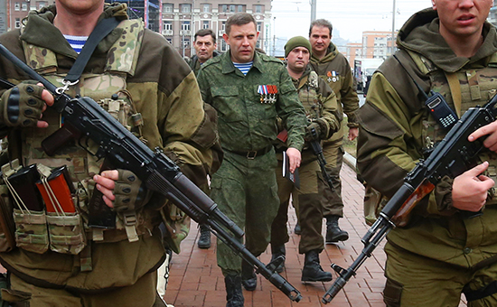 Глава ДНР Александр Захарченко (в центре)