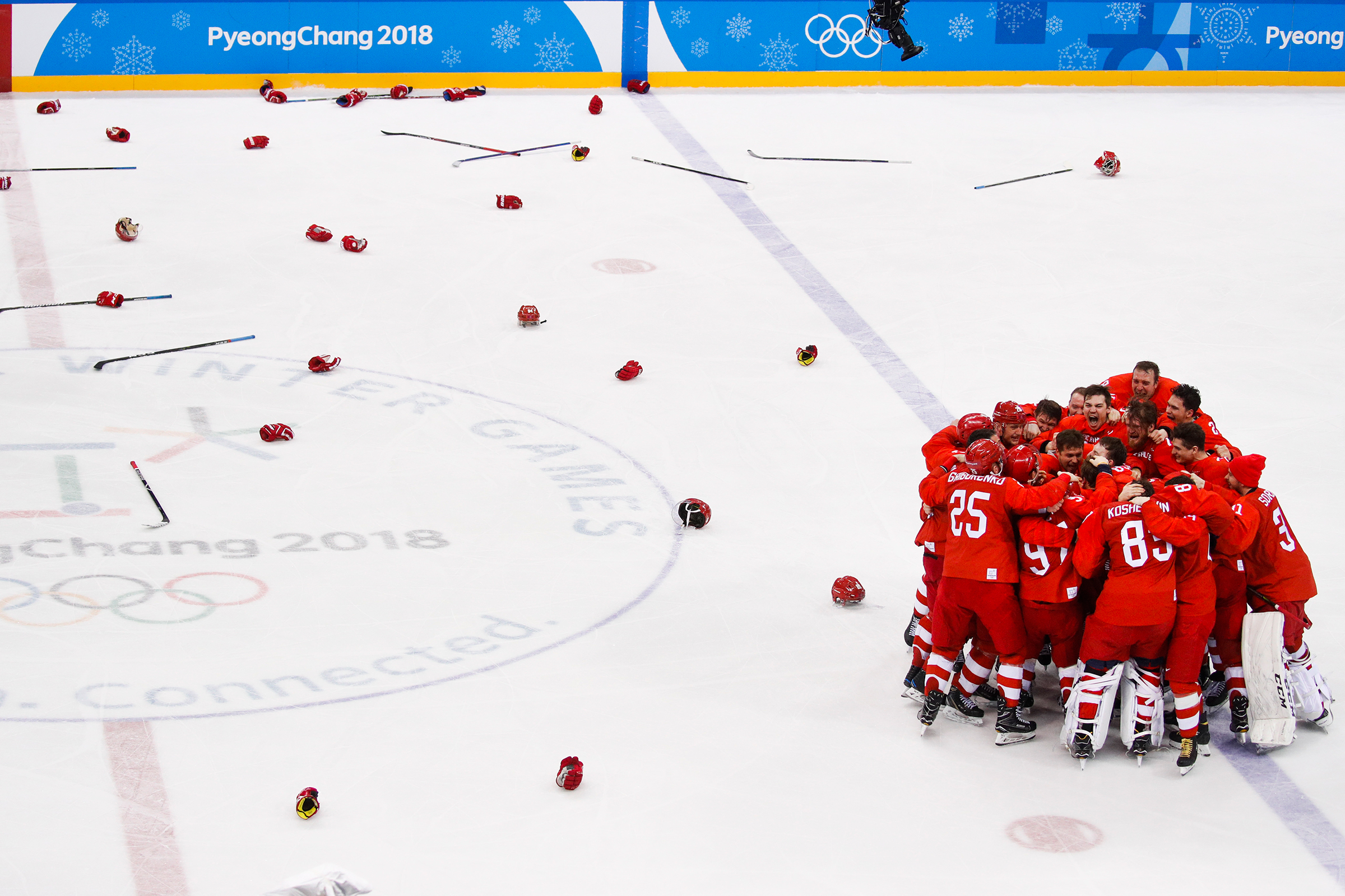 25 февраля. Российские хоккеисты впервые за 26 лет завоевали золото зимней Олимпиады
