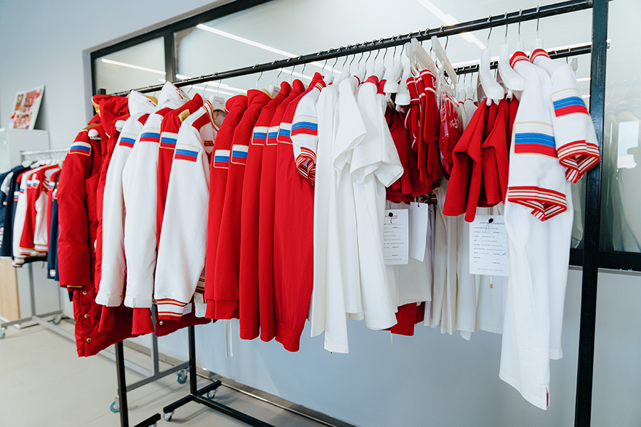 Новая коллекция олимпийской экипировки получила название &laquo;Золотое наследие&raquo;. В ее основе&nbsp;&mdash; образы, вдохновлявшие российских чемпионов на Олимпийских играх в Сочи, Ванкувере, Турине, Лондоне и Рио-де-Жанейро.