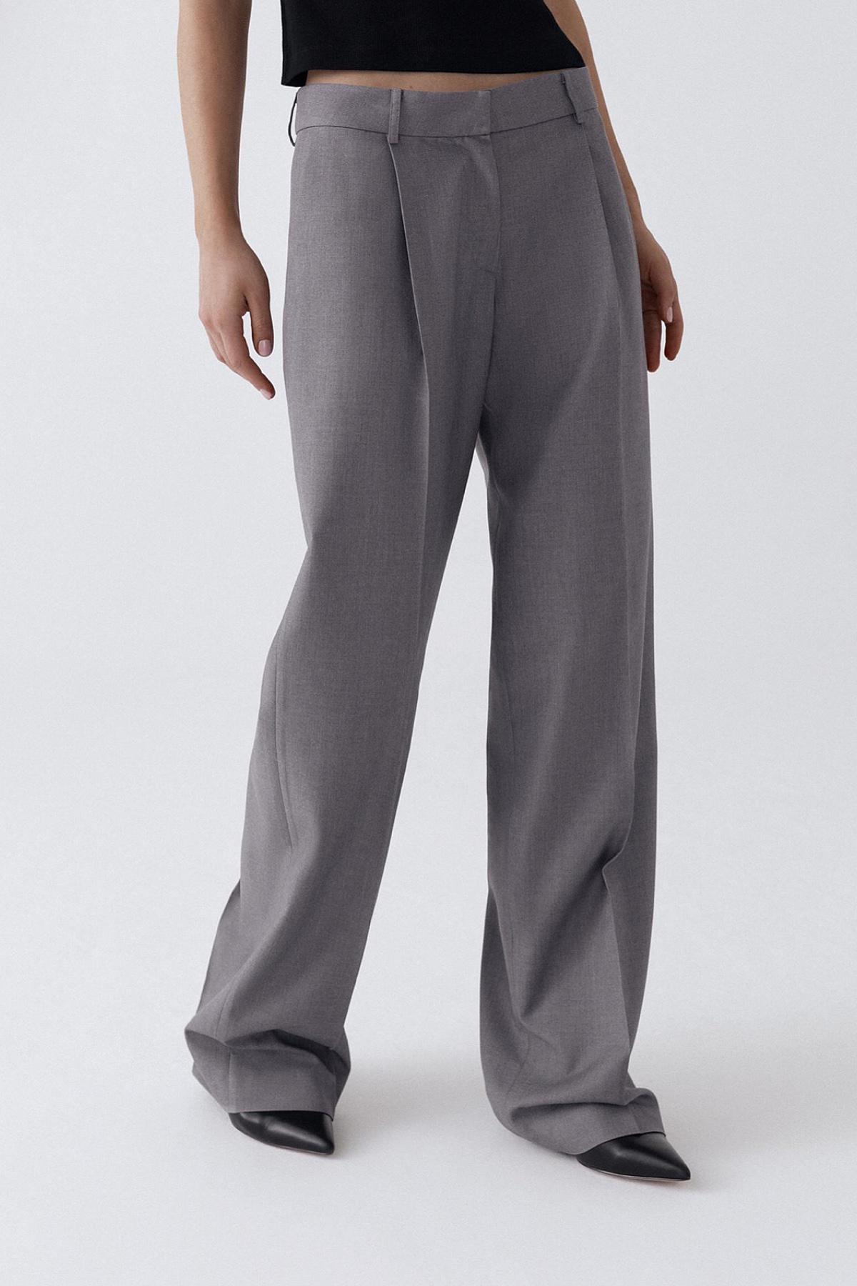 Брюки&nbsp;The Bazilika, 17 990 руб. (thebazilika.com)