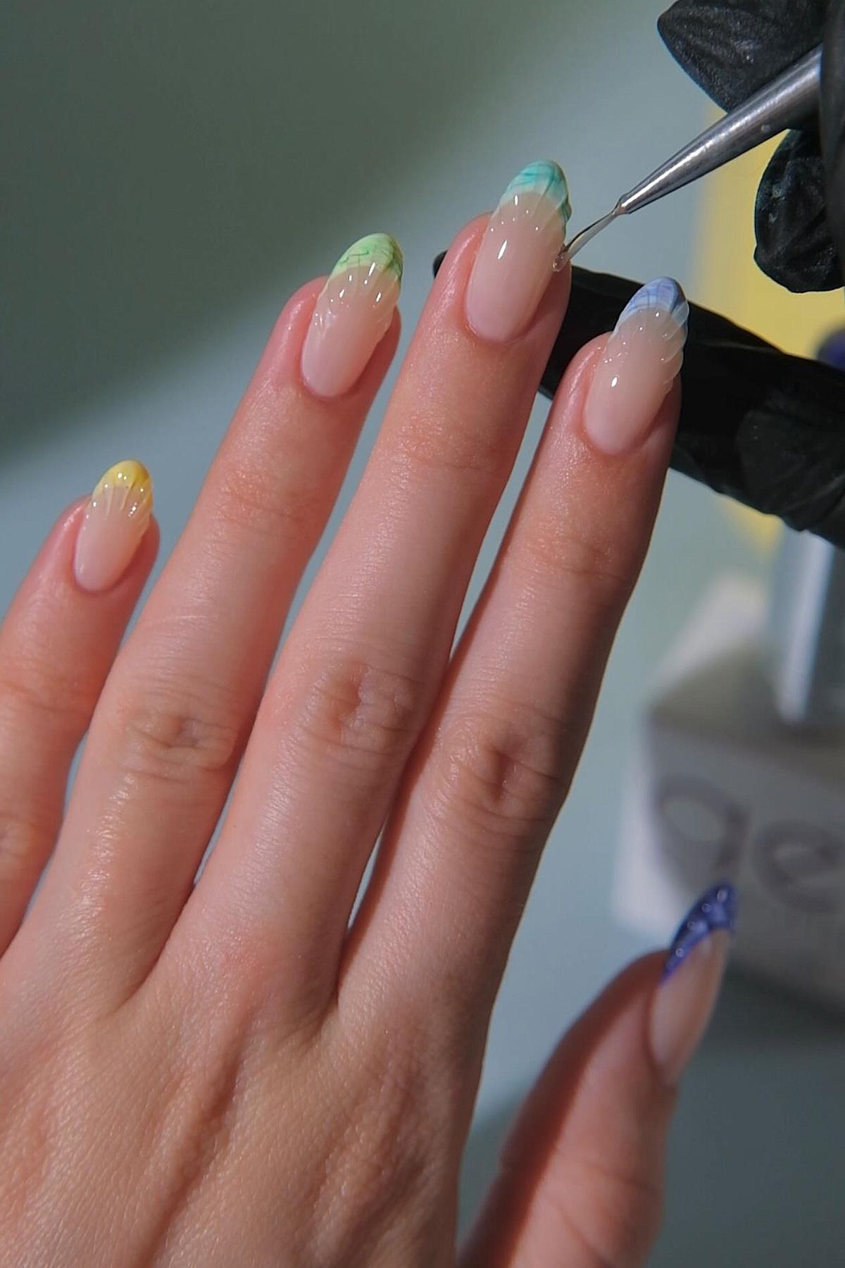 Экспериментируйте с оттенками: попробуйте заменить белый на пастельные тона