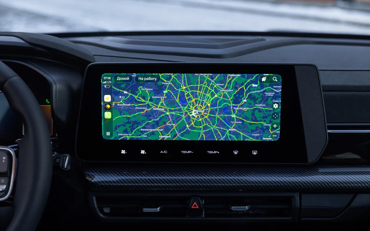 Мультимедийная система поддерживает беспроводные протоколы Android Auto и Apple CarPlay. Есть и встроенные сервисы Яндекса



&nbsp;