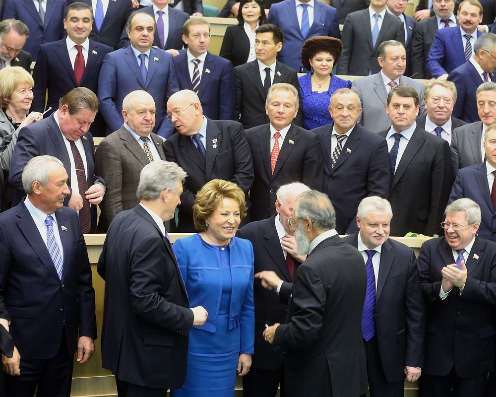 Председатель Совета Федерации Валентина Матвиенко (в центре) на заседании Совета Федерации 