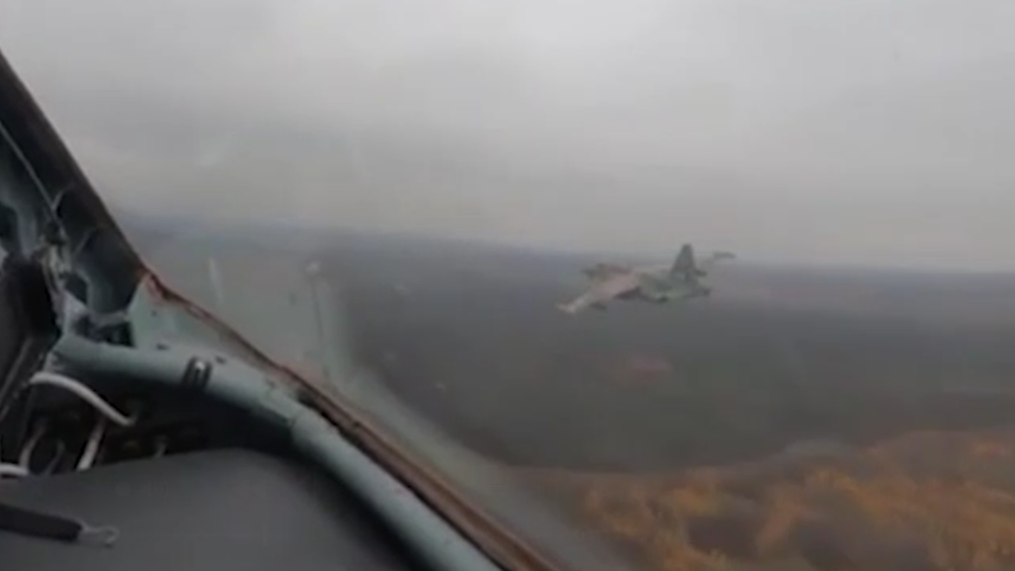 Минобороны показало кадры ракетных ударов Су-25 по позициям ВСУ