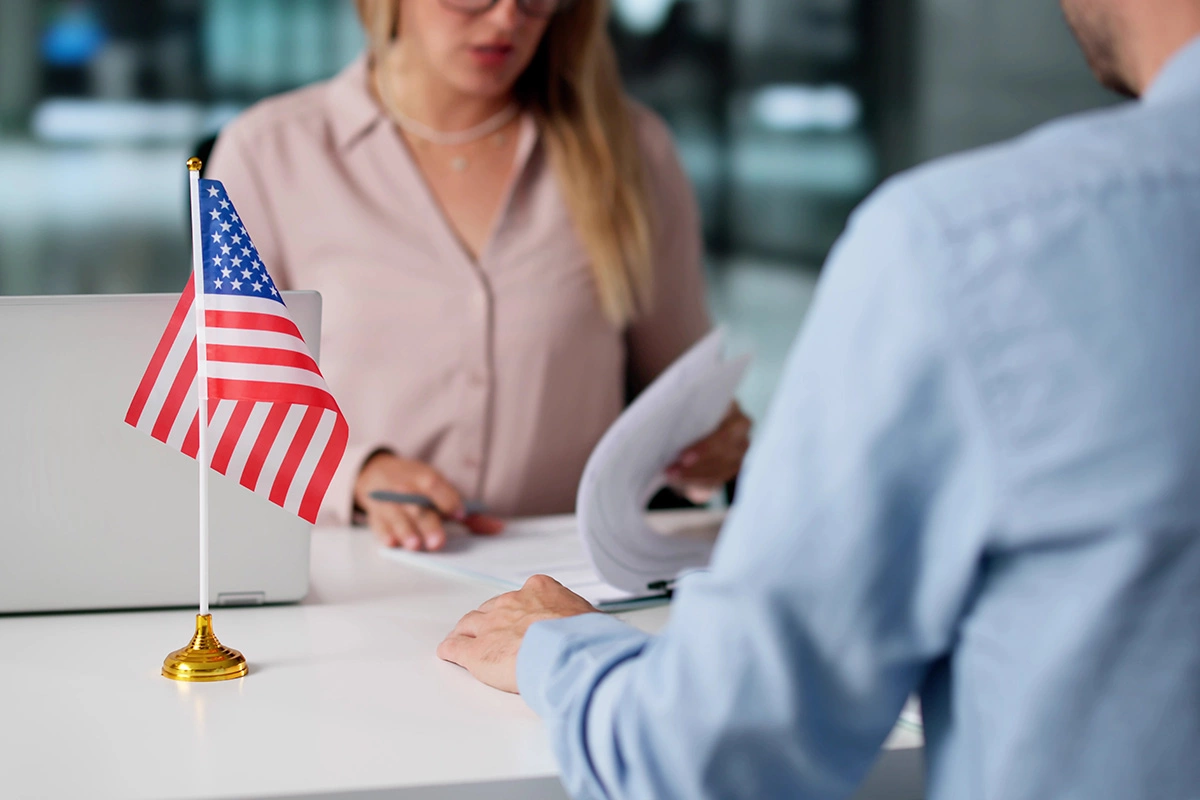 Ежегодно Государственный департамент США публикует список стран, имеющих право на участие в программе розыгрыша грин-карт