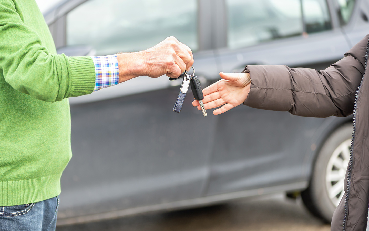 Прежде всего&nbsp;продажу кредитной машины необходимо согласовать с банком, поскольку автомобиль находится у него в залоге