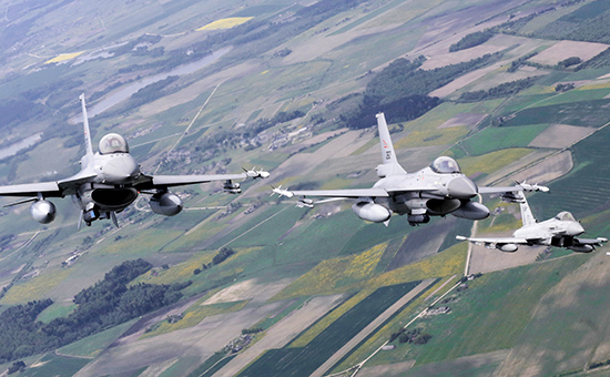 Истребители F-16 стран НАТО патрулируют небо над Прибалтикой