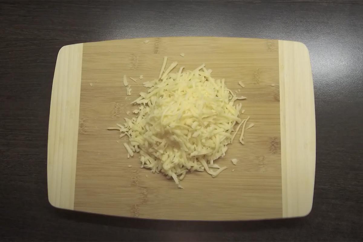 Подготовьте сыр для бульона