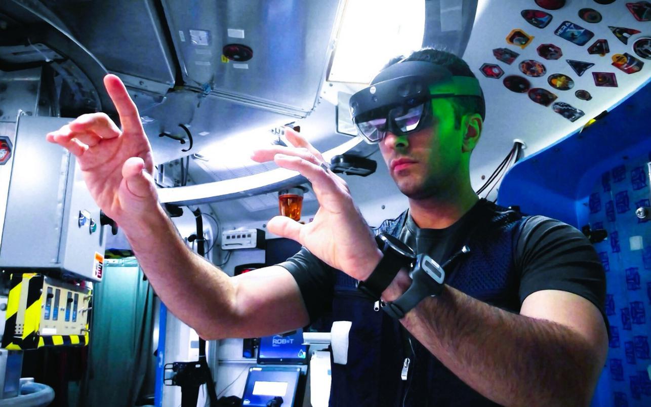 Участник программы NASA использует AR-очки для выполнения задач, аналогичных задачам астронавтов. Участники, отобранные для &laquo;Аналога исследования Луны и Марса&raquo;, также будут работать в иммерсивных и интерактивных средах