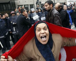 Восстание в Тунисе: толпа штурмует правительственные здания