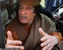 М.Каддафи приравнял использование спутниковых телефонов к госизмене