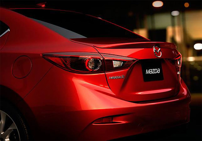 Mazda показала тизер новой «тройки» в кузове седан 
