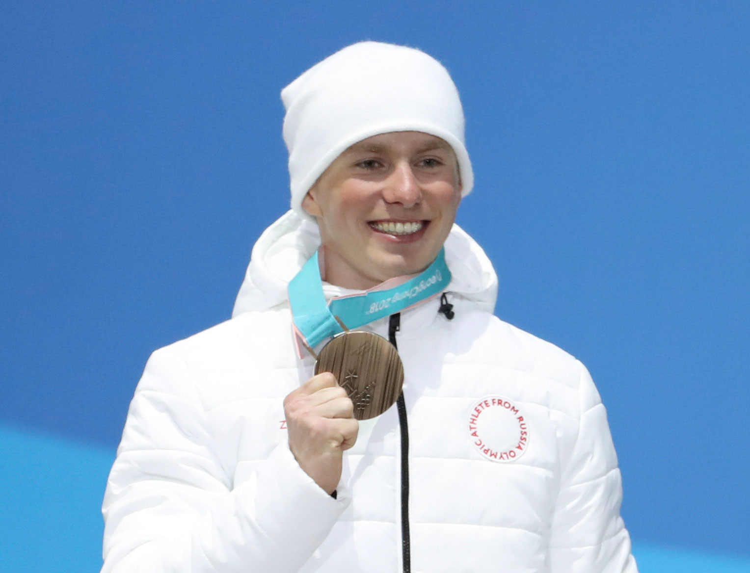 Денис Спицов с бронзовой медалью после индивидуальной гонки.