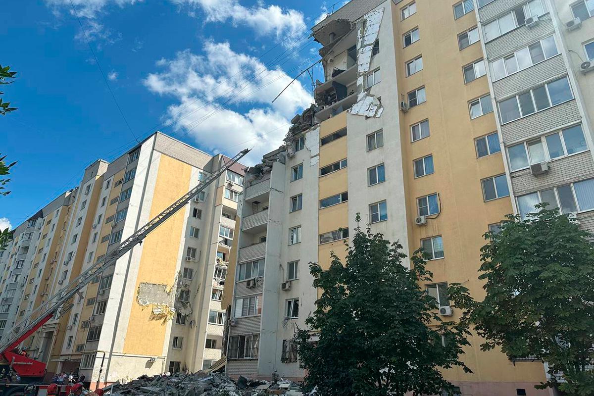Последствия взрыва в жилом доме в Саратове. 25.07.2025