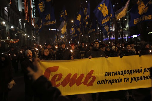 В Киеве националисты устроили факельное шествие в честь С.Бандеры