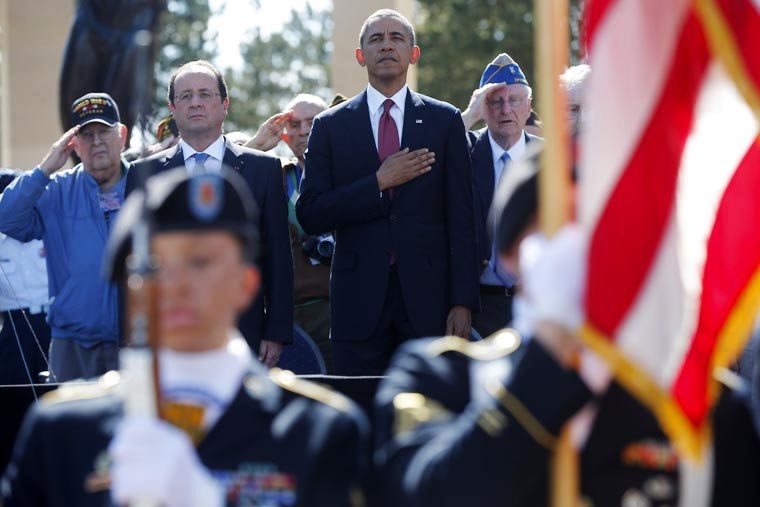 Президент США Барак Обама и его французский коллега Франсуа Олланд почтили память американских воинов, погибших в Нормандии.