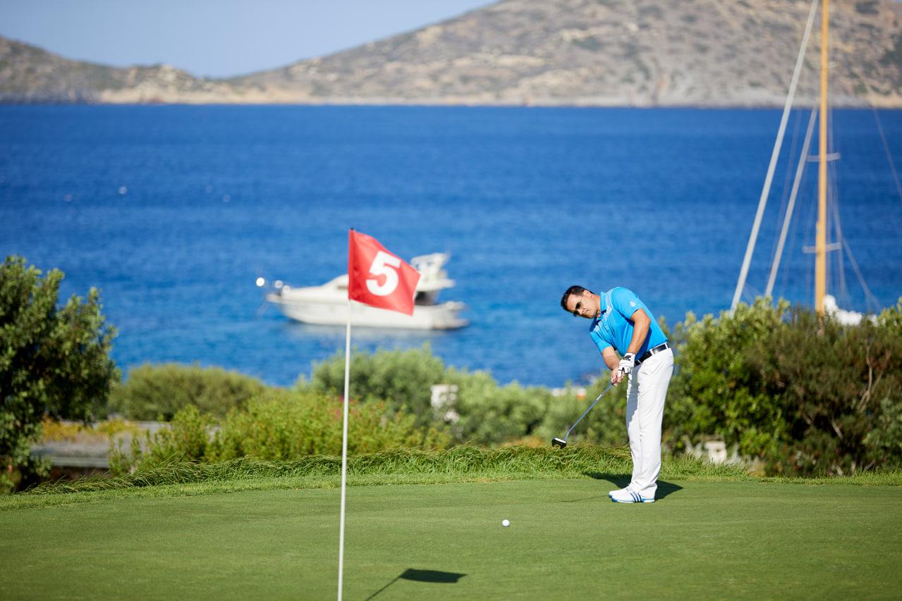 Территория отеля Elounda Peninsula