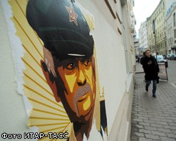 "Поклонники" украсили плакатами Н.Михалкова Козихинский переулок