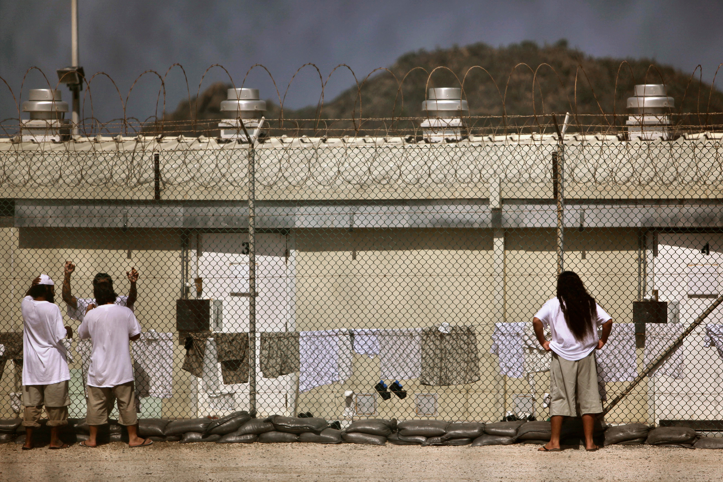 В 2009 году, на второй день своего президентства, Барак Обама подписал документ о закрытии Гуантанамо. По его словам, работа тюрьмы &laquo;ослабляет национальную безопасность &mdash; расходует ресурсы, вредит отношениям с ключевыми союзниками и партнерами, ободряет приверженных насилию экстремистов&raquo;. Однако конгресс выступил против такого решения. Несмотря на начало перевода заключенных в другие тюрьмы (к сентябрю 2013 года были освобождены или переведены 603 заключенных), она продолжила функционировать.
