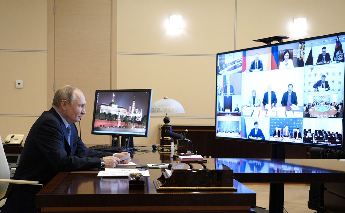 Владимир Путин во время заседания совета по межнациональным отношениям