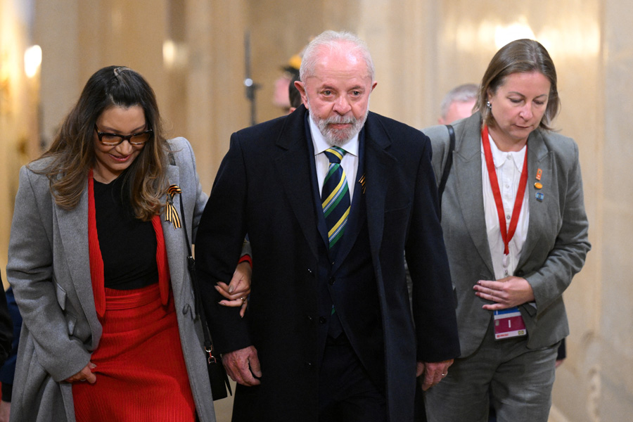 Der brasilianische Präsident Luiz Inácio Lula da Silva war einer der Ersten, die in Moskau eintrafen – 7. Mai. Eine Einladung zur Parade erhielt er bereits im Januar im Rahmen eines Telefongesprächs mit Wladimir Putin.