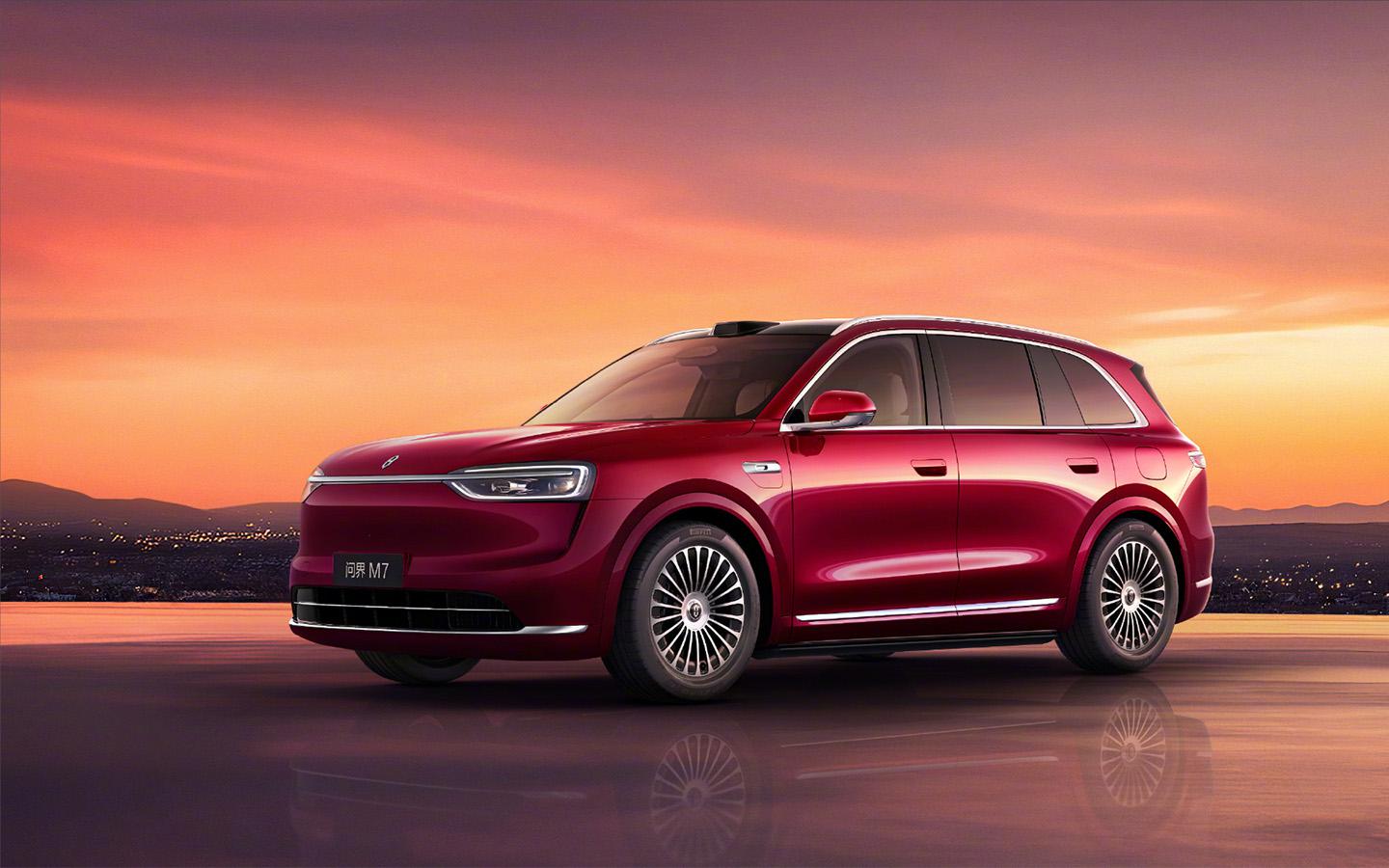 Представлен обновленный Seres Aito M7. У него свыше 500 сил и автопилот
