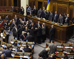 Скандал на Украине: Депутаты БЮТ заблокировали трибуну в Раде