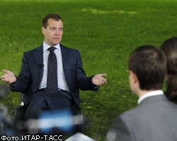 Д.Медведев обвинил Москву в срыве альтернативы трассе Москва - Питер