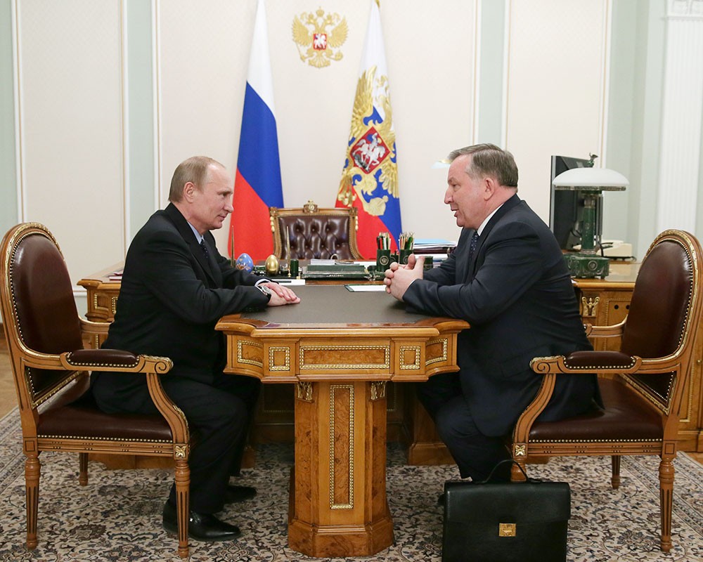 Президент России Владимир Путин и губернатор Алтайского края Александр Карлин (слева направо)