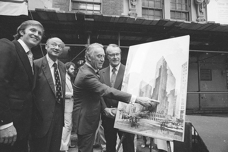 Крупной девелоперской победой Трампа (на фото слева) и&nbsp;его первым самостоятельным проектом стал выигранный компанией тендер на&nbsp;восстановление отеля Commodore (в настоящее время Grand Hyatt New York) в&nbsp;1974 году, расположенного возле&nbsp;Центрального вокзала Нью-Йорка
