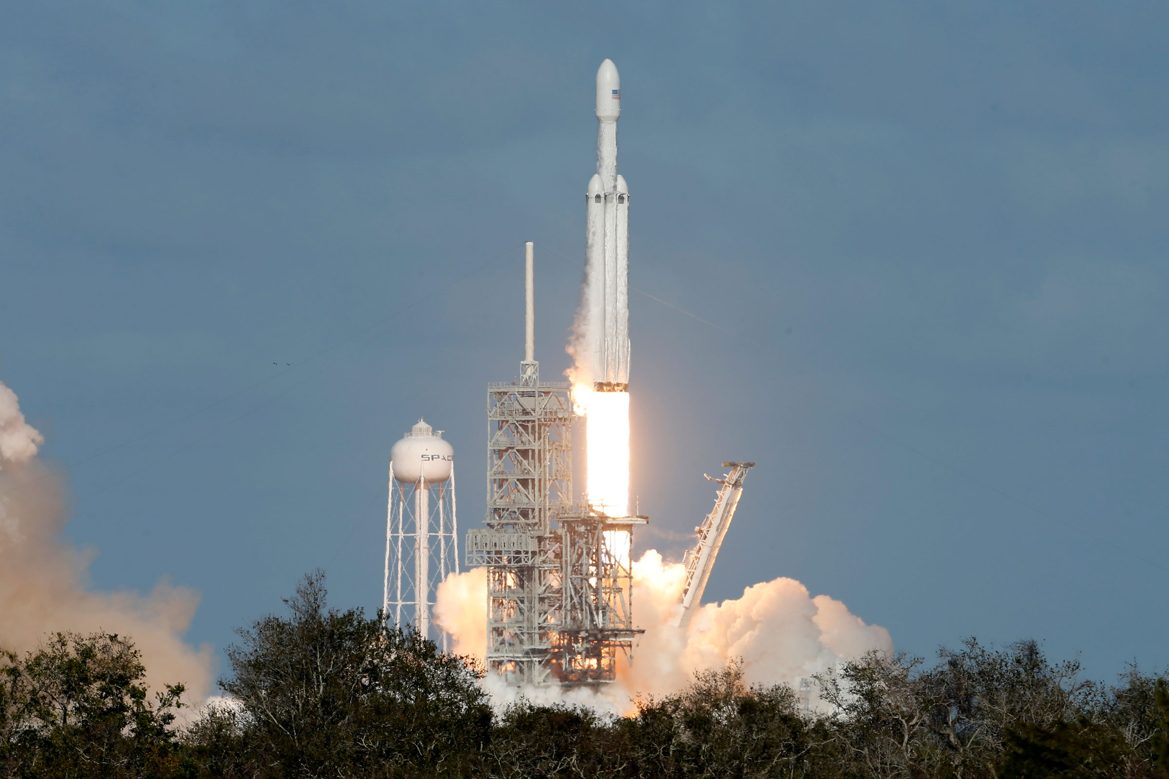 Сверхтяжелая ракета Falcon Heavy стартовала 6 февраля в 15:45 (23:45 мск)
