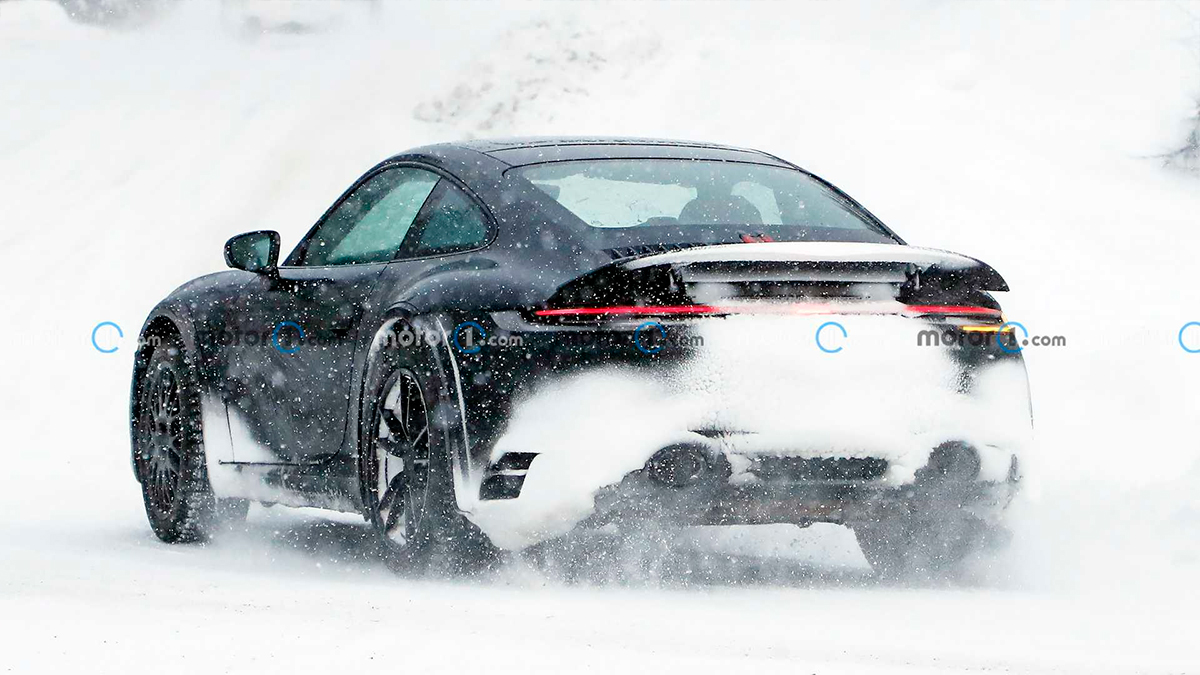 Вседорожную версию Porsche 911 сфотографировали на зимних испытаниях