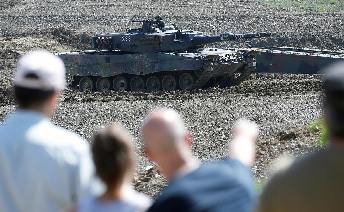 Bloomberg узнал о планах Берлина разрешить поставки на Украину танков