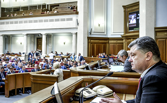 Президент Украины Петр Порошенко на заседании Верховной рады. Архив