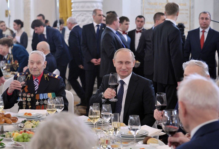 В.Путин встретился с ветеранами Сталинградской битвы