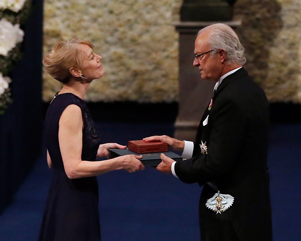 Нобелевская премия женщина дважды. Элен Блэкберн вручение Нобелевской премии. Вручение Нобелевской премии женщине.