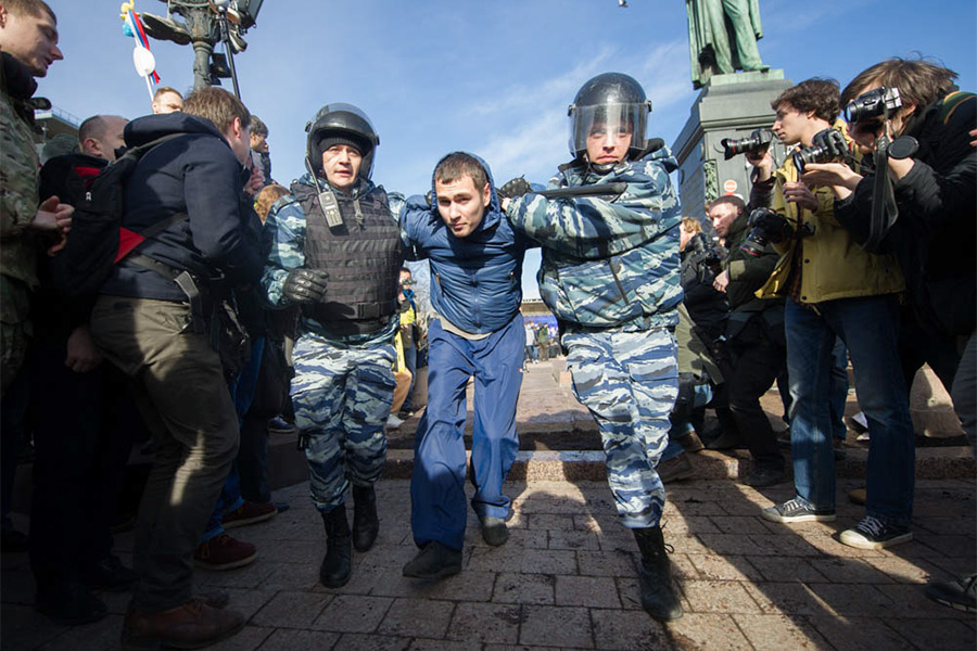 Задержание участника акции в Москве


