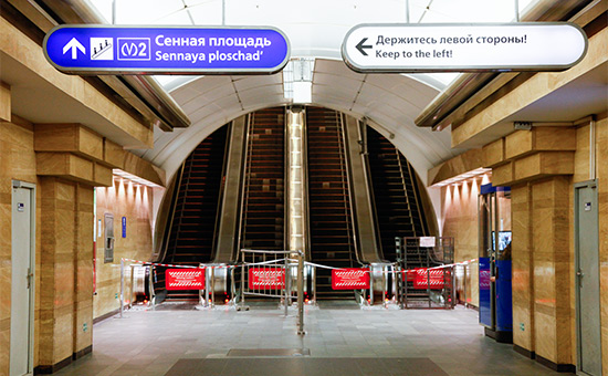 Вестибюль станции метро &laquo;Сенная площадь&raquo; в&nbsp;Санкт-Петербурге


