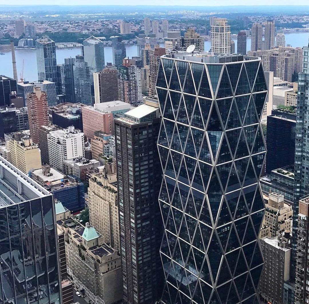 Одним из самых узнаваемых и знаковых проектов Нормана Фостера считается башня Hearst Tower, построенная на Манхэттене в 2000&ndash;2006 годах. Здание имеет 46 этажей (182 м) в высоту, площадь офисных помещений составляет 80 тыс. кв. м. Это был первый небоскреб, возведенный в Нью-Йорке после теракта 11 сентября 2001 года. Башня получила премию Emporis Skyscraper Award как лучший небоскреб мира, построенный в 2006 году
