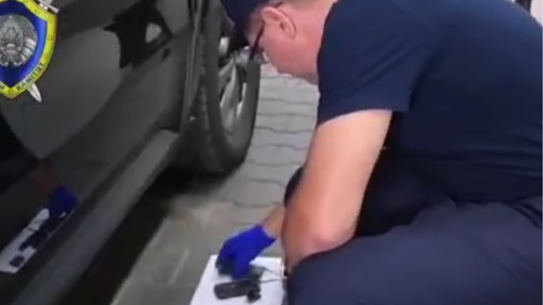 В машине россиянина на въезде в Белоруссию нашли похожий на бомбу предмет