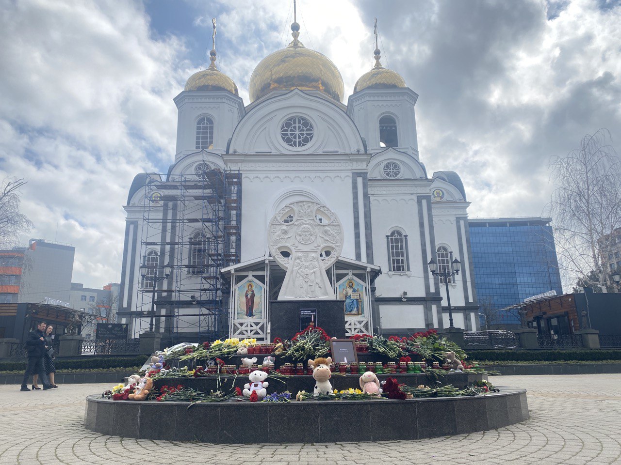 В Краснодаре создали стихийный мемориал в память о погибших в Подмосковье —  РБК