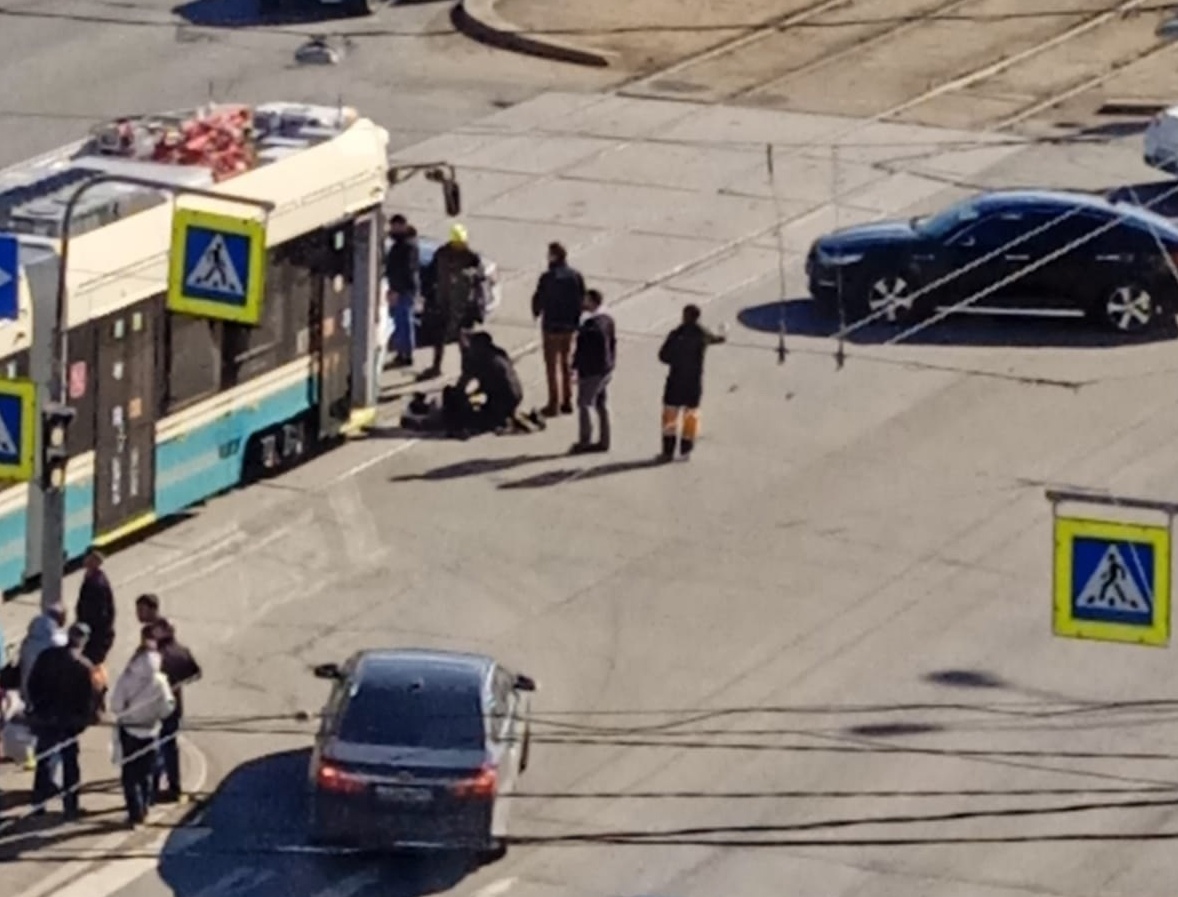 В Петербурге скончалась участница ДТП с «умным» трамваем