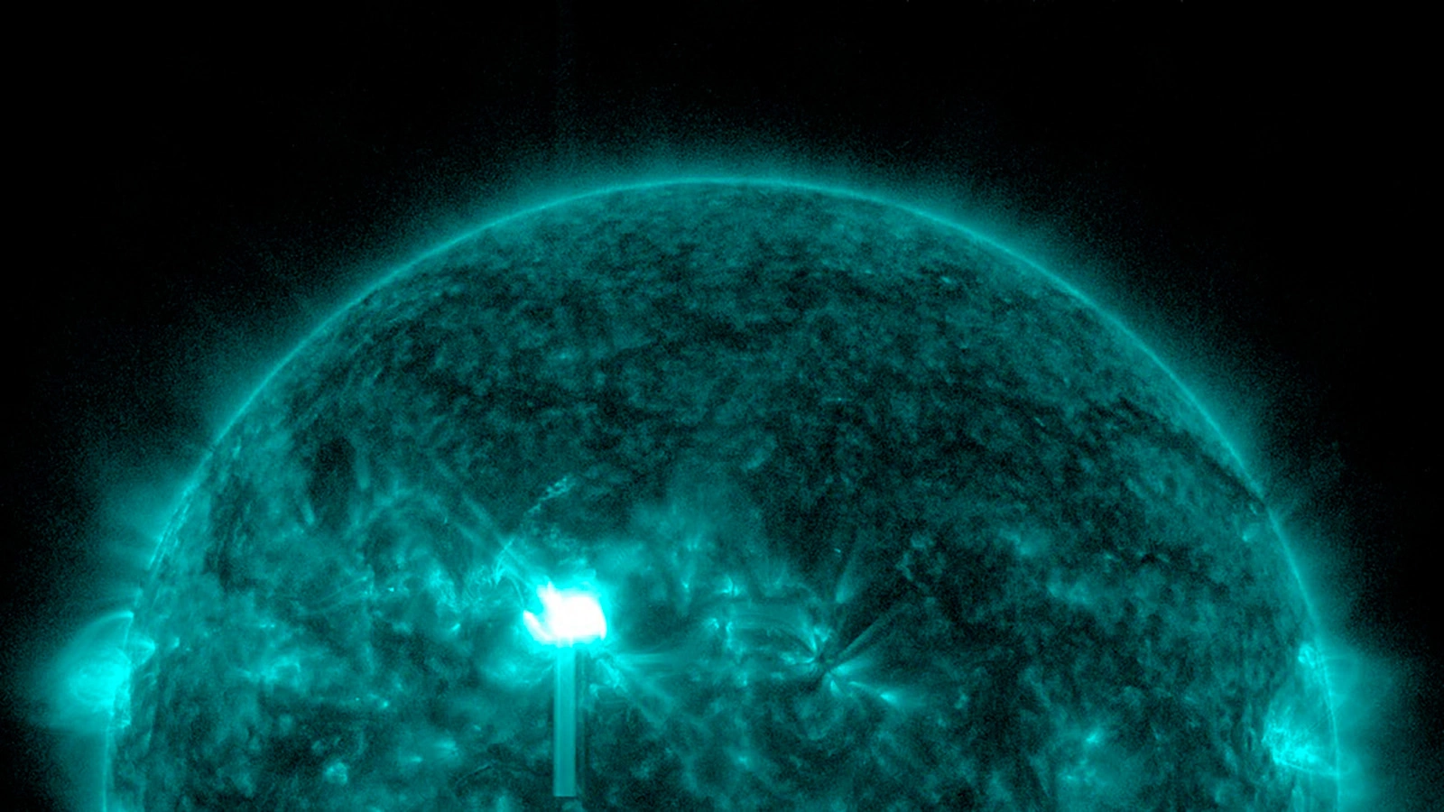 Вспышка M8.5 от 15 июня 2025 года