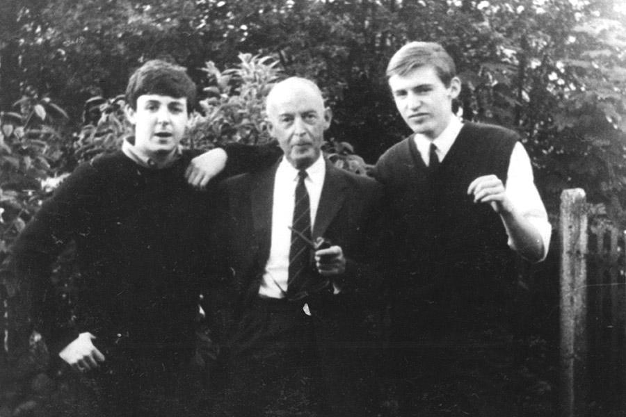 Пол Маккартни с отцом и братом, 1960 год