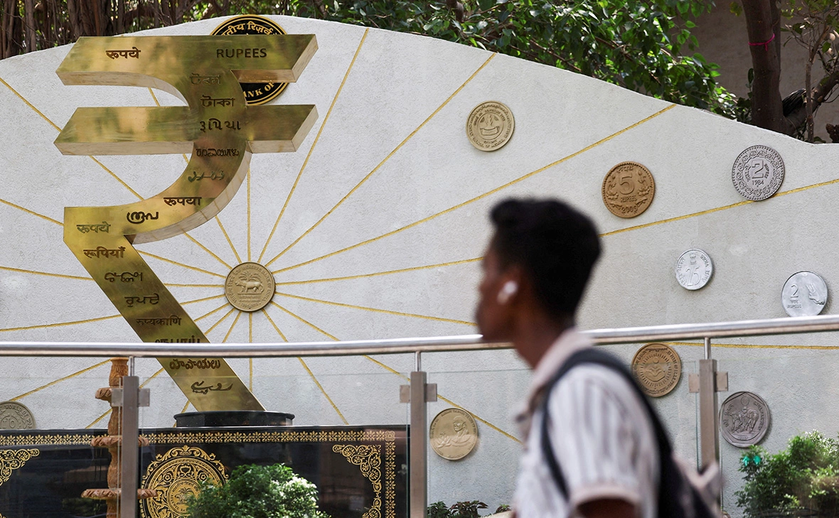 Francis Mascarenhas / Reuters