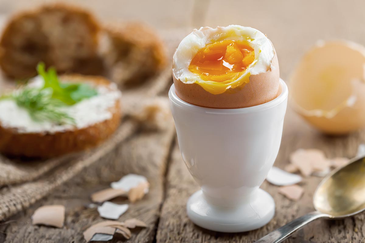 Как варить яйца: лучшие способы варки без трещин