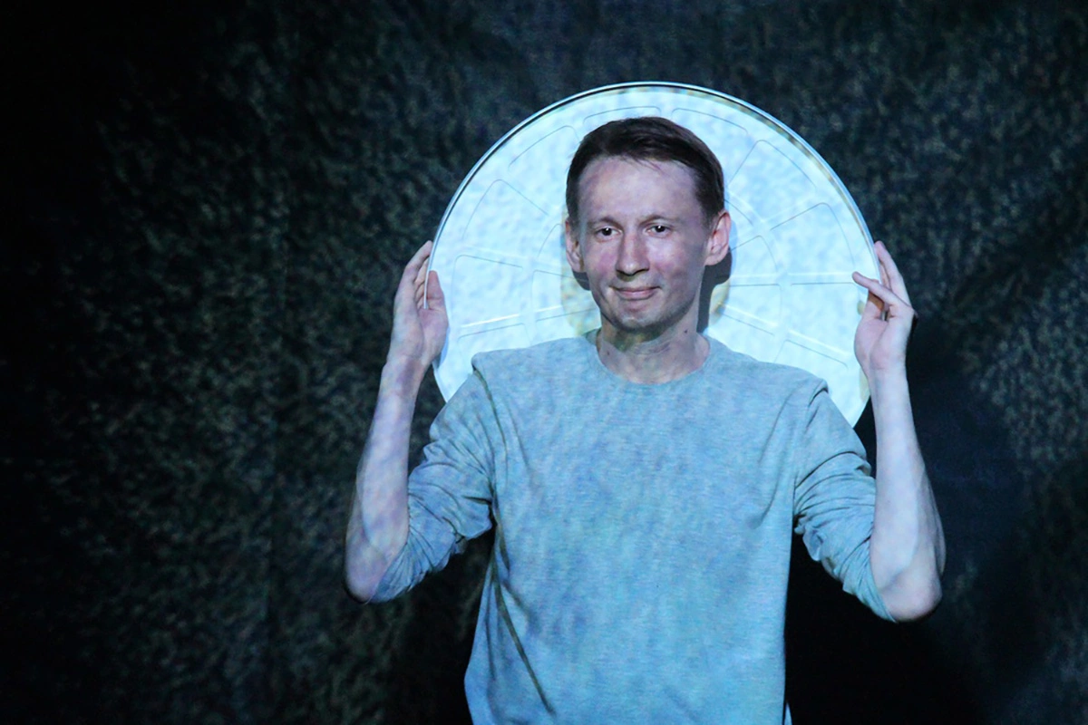 Спектакль «Заходит андроид в бар»